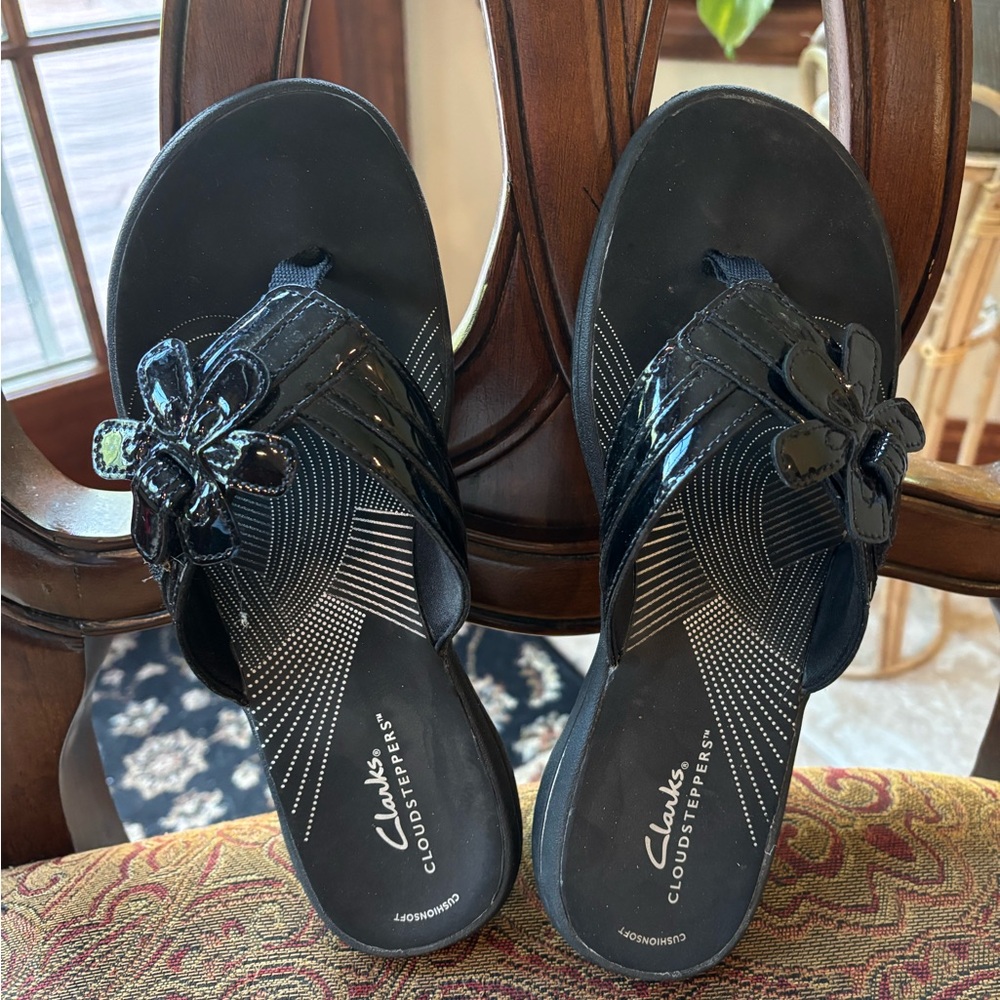 Clarks Flower Black Sandals with Textured Footbeds and Thong Design